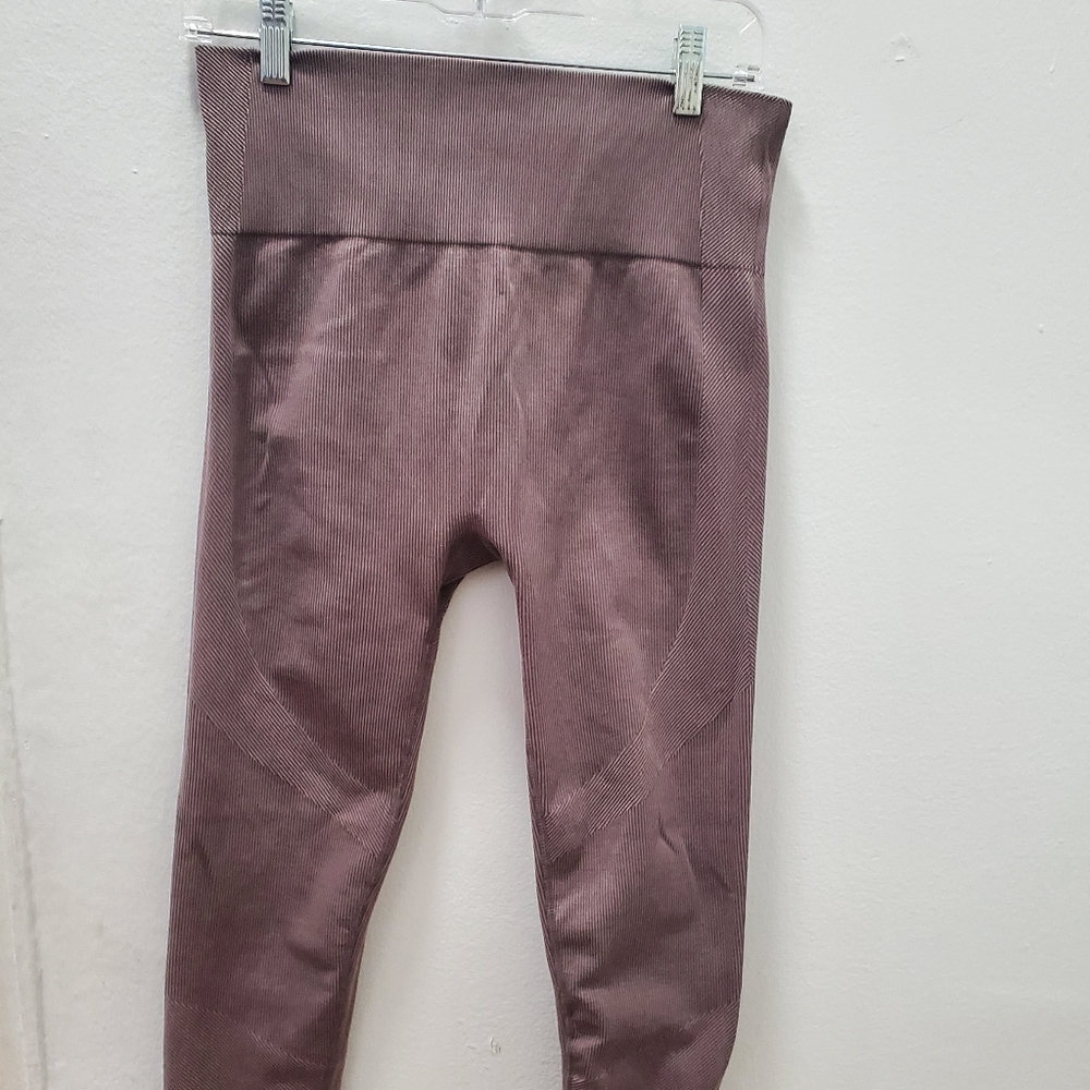 JoyLab Leggings and Sports bra. - Picture 5 of 9